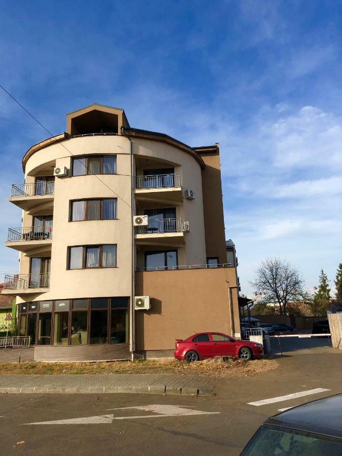 Central Apartments Targu-Mures Bagian luar foto